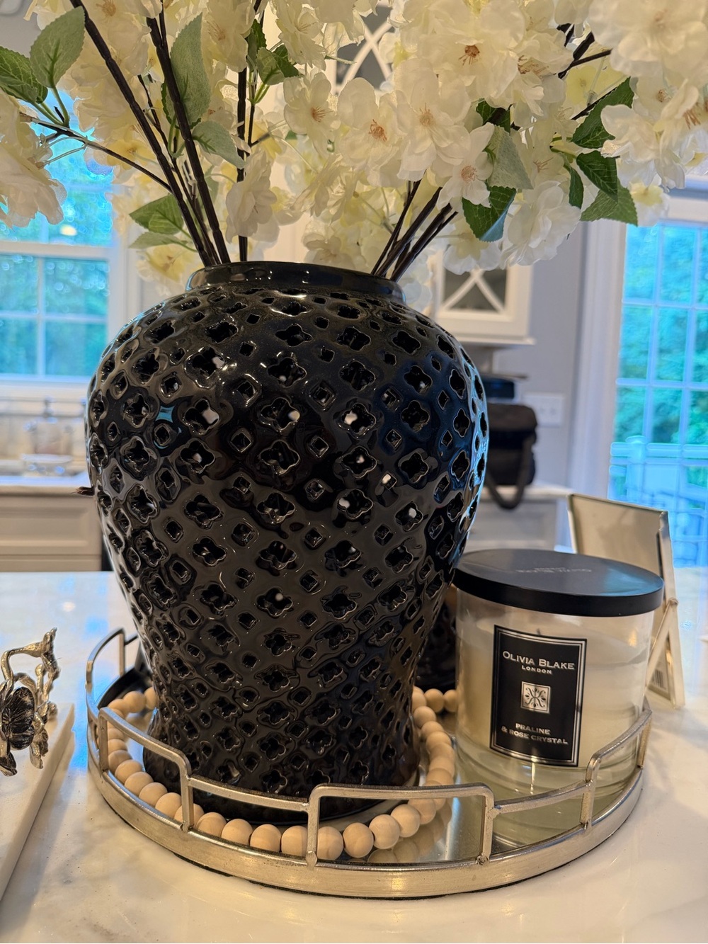 Black Decorative Ceramic Ginger Vase with Lid and Lattice Texture Design.